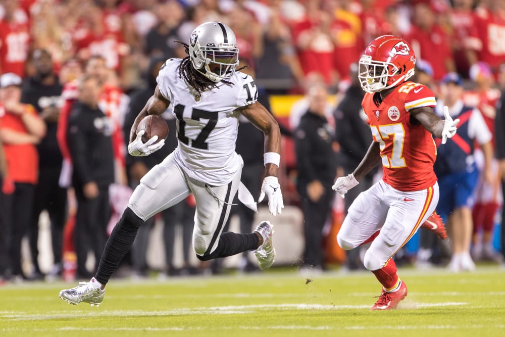 Saturday Showdown Projections & Ownership Projections: Chiefs at Raiders